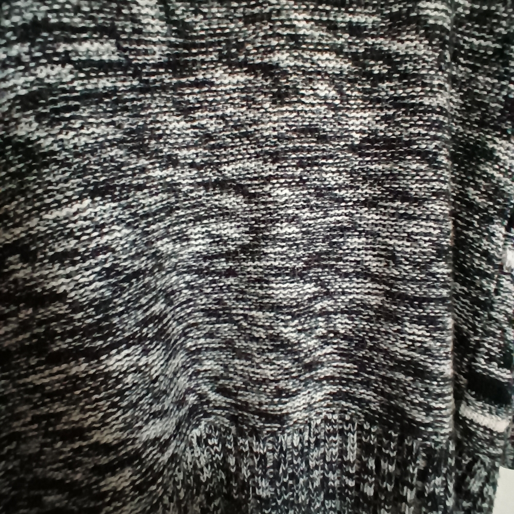 Black and white zig zag sweater - Picture 9 of 9